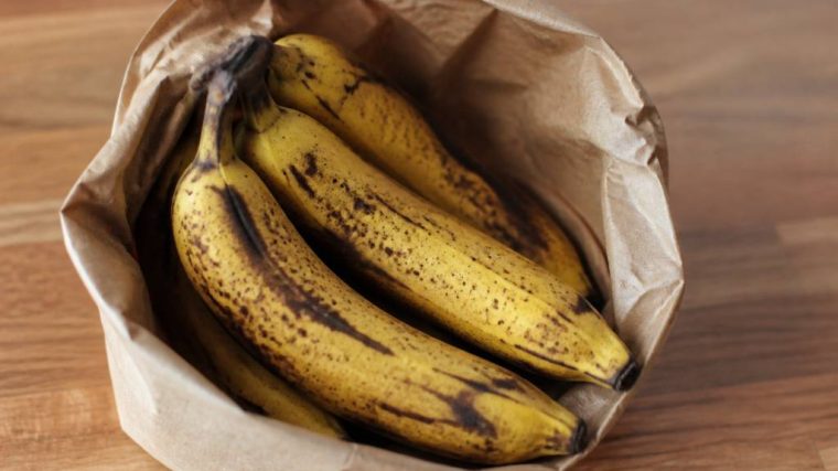 Comment faire mûrir des bananes rapidement et naturellement