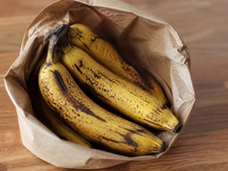 Comment faire mûrir des bananes rapidement et naturellement