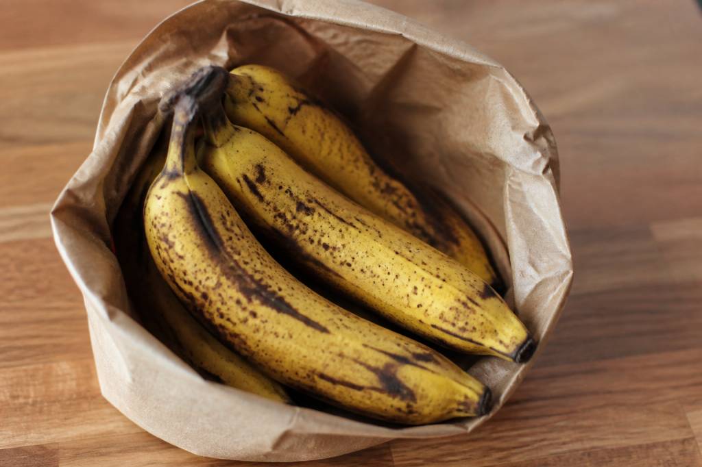Comment faire mûrir des bananes rapidement et naturellement