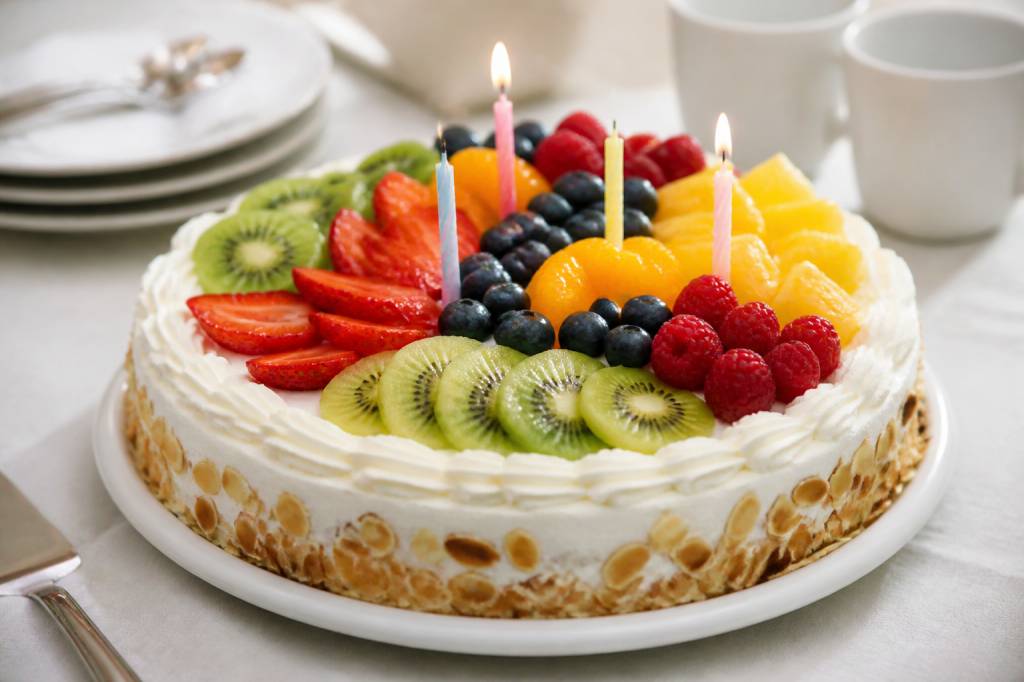 Gateau aux fruits anniversaire : une recette colorée et facile à personnaliser