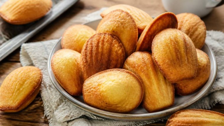 Madeleines inratables : la recette moelleuse avec une belle bosse