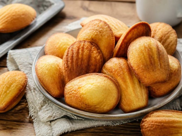 Madeleines inratables : la recette moelleuse avec une belle bosse