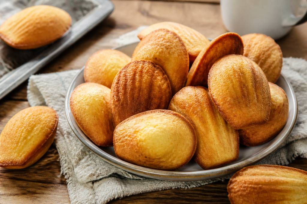 Madeleines inratables : la recette moelleuse avec une belle bosse