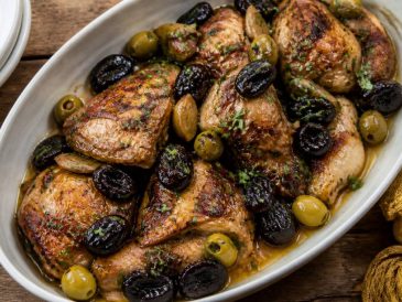 Poulet marbella Ottolenghi : la recette méditerranéenne aux pruneaux